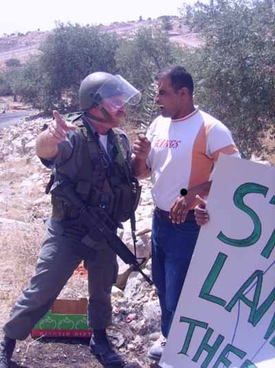 Ayad Burnat, l'activiste non-violent de Bilin, libéré sous caution